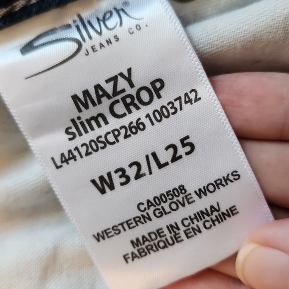 Silver Embroidered Crop Jean. W32L25- read description - Picture 4 of 5